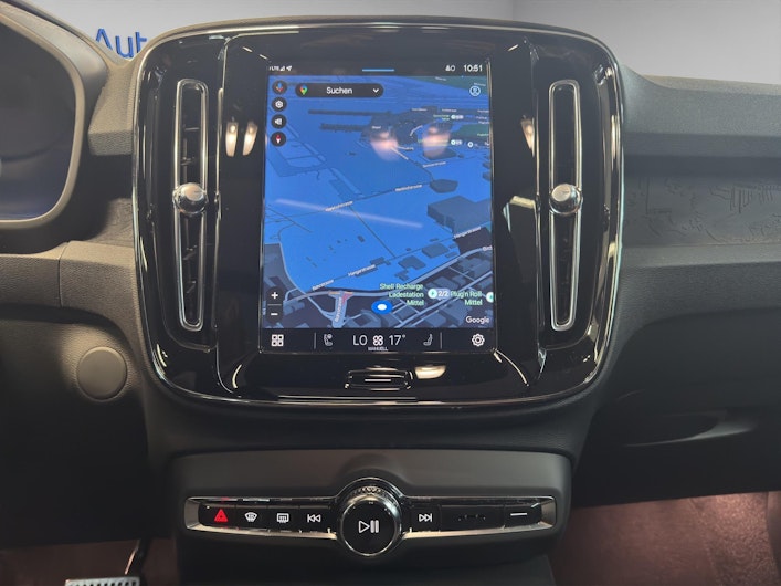 Vehicle image VOLVO XC40