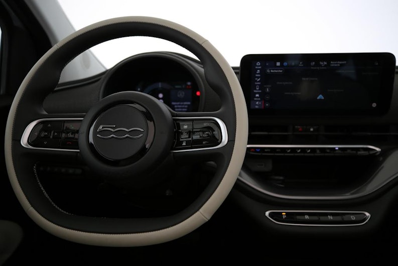 Vehicle image FIAT 500