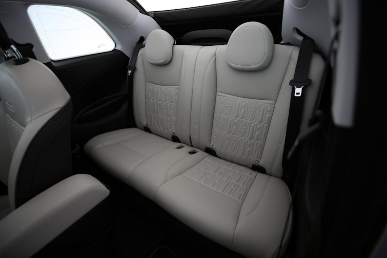 Vehicle image FIAT 500