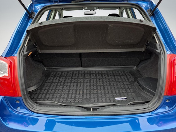 Vehicle image 17 Vehicle image 17