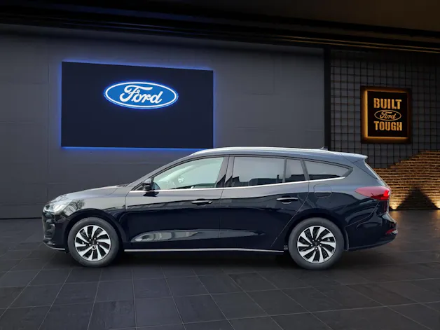 FORD Focus Kombi 1.0i EcoBoost Hybrid 155 PS Titanium X AUTOMAT