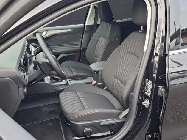 FORD Focus Kombi 1.0i EcoBoost Hybrid 155 PS Titanium X AUTOMAT