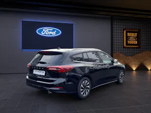Ford Focus Kombi 1.0i EcoBoost Hybrid 155 PS Titanium X AUTOMAT