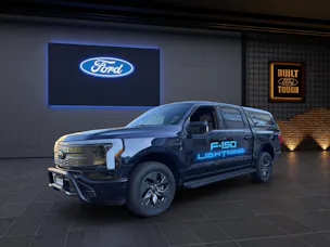 Ford F-Pickup F-150 LIGHTNING STANDARD RANGE BATTERY SUPER-CREW LARIAT Launch Edition 4x4
