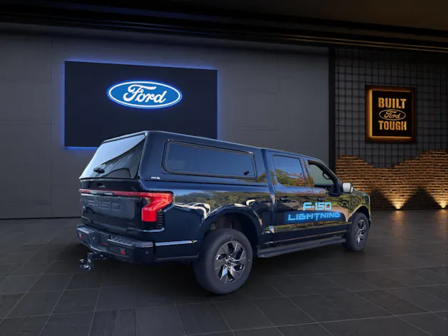 Ford F-Pickup F-150 LIGHTNING STANDARD RANGE BATTERY SUPER-CREW LARIAT Launch Edition 4x4