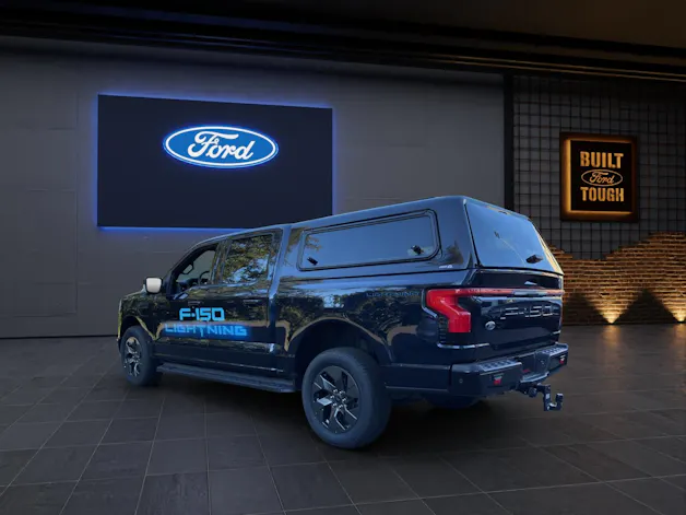Ford F-Pickup F-150 LIGHTNING STANDARD RANGE BATTERY SUPER-CREW LARIAT Launch Edition 4x4