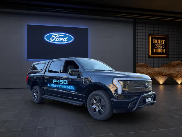 Ford F-Pickup F-150 LIGHTNING STANDARD RANGE BATTERY SUPER-CREW LARIAT Launch Edition 4x4