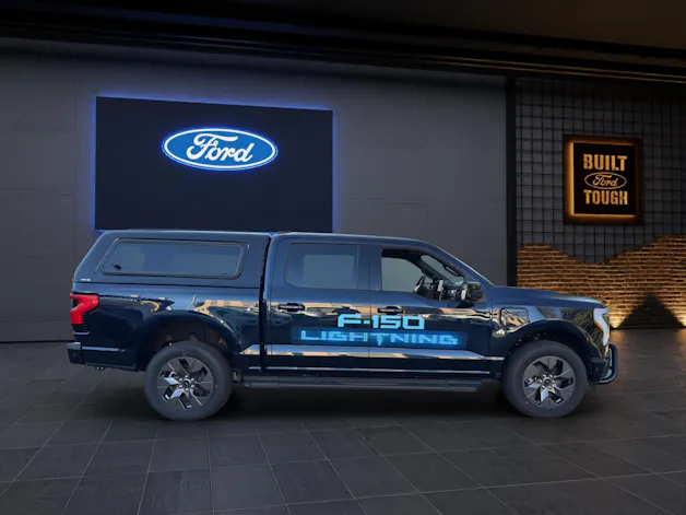 Ford F-Pickup F-150 LIGHTNING STANDARD RANGE BATTERY SUPER-CREW LARIAT Launch Edition 4x4