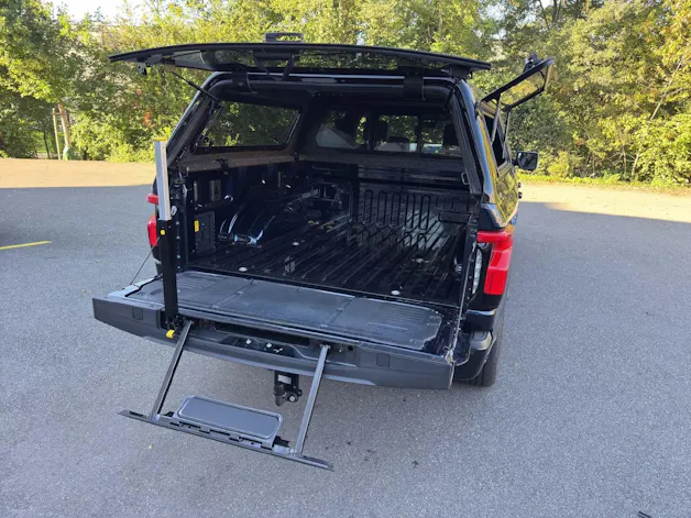 Ford F-Pickup F-150 LIGHTNING STANDARD RANGE BATTERY SUPER-CREW LARIAT Launch Edition 4x4