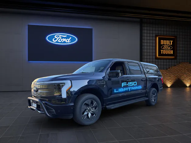 Ford F-Pickup F-150 LIGHTNING STANDARD RANGE BATTERY SUPER-CREW LARIAT Launch Edition 4x4