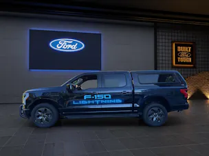Ford F-Pickup F-150 LIGHTNING STANDARD RANGE BATTERY SUPER-CREW LARIAT Launch Edition 4x4