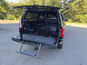 Ford F-Pickup F-150 LIGHTNING STANDARD RANGE BATTERY SUPER-CREW LARIAT Launch Edition 4x4