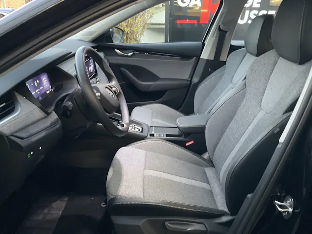 Škoda Octavia Combi 1.5 TSI mHEV 110 kW Selection *** ANHÄNGERKUPPLUNG & PANORAMADACH ***