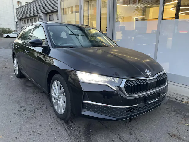 Škoda Octavia Combi 1.5 TSI mHEV 110 kW Selection *** ANHÄNGERKUPPLUNG & PANORAMADACH ***