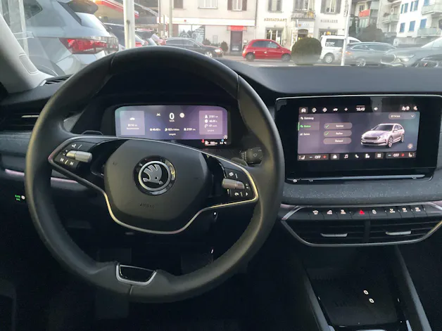 Škoda Octavia Combi 1.5 TSI mHEV 110 kW Selection *** ANHÄNGERKUPPLUNG & PANORAMADACH ***
