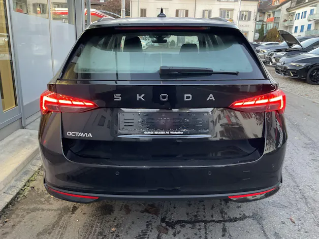 Škoda Octavia Combi 1.5 TSI mHEV 110 kW Selection *** ANHÄNGERKUPPLUNG & PANORAMADACH ***