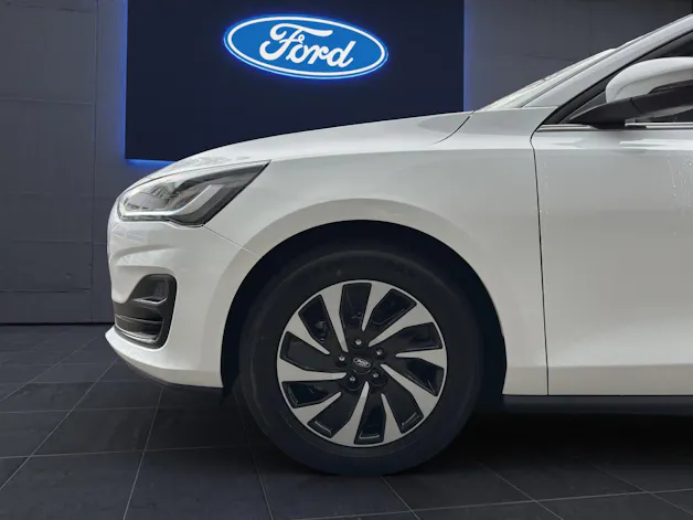 Ford Focus Kombi 1.0i EcoBoost Hybrid 155 PS Titanium AUTOMAT