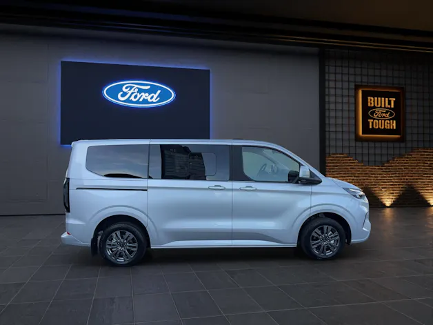 Ford Tourneo Custom Bus 320 L1 2.0 EcoBlue 136 PS Titanium AUTOMAT