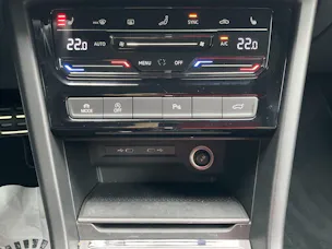 VW Touran 1.5 TSI DSG HIGHLINE R-LINE *** PANORAMAGLASDACH ***