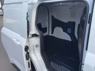 Ford E-Transit Courier Van 136 PS Limited