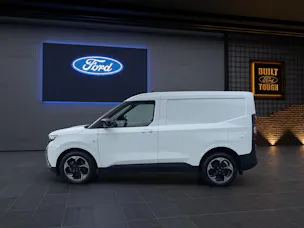 Ford E-Transit Courier Van 136 PS Limited