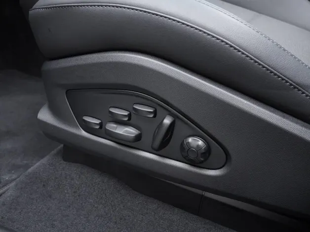 Porsche Macan 4