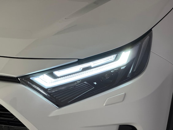 Vehicle image 16 Vehicle image 16