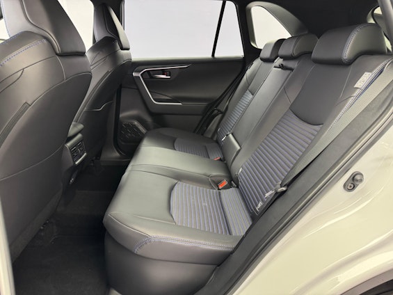 Vehicle image 9 Vehicle image 9