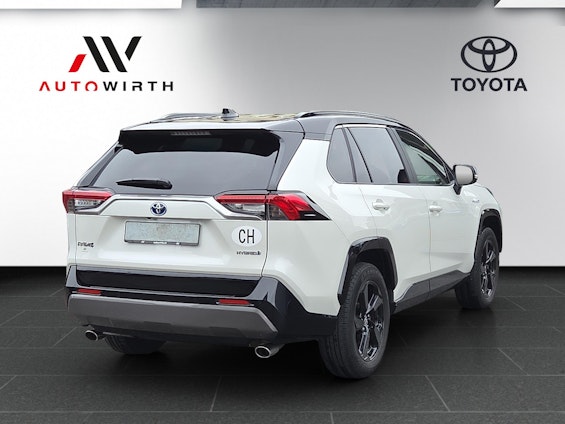 Vehicle image 4 Vehicle image 4