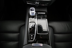 Vehicle image VOLVO V60 2.0 T6 TE Inscription eAWD