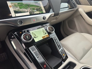Vehicle image JAGUAR I-Pace EV400 SE AWD