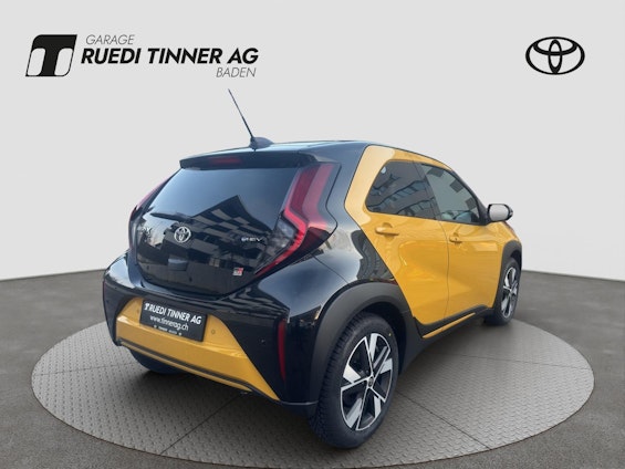 Vehicle image 4 Vehicle image 4