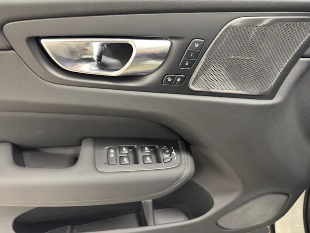 Volvo XC60 2.0 T8 TE Ultra Dark eAWD