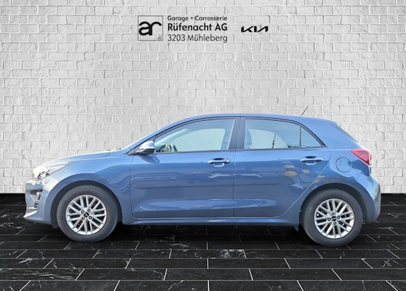 Vehicle image 4 Vehicle image 4