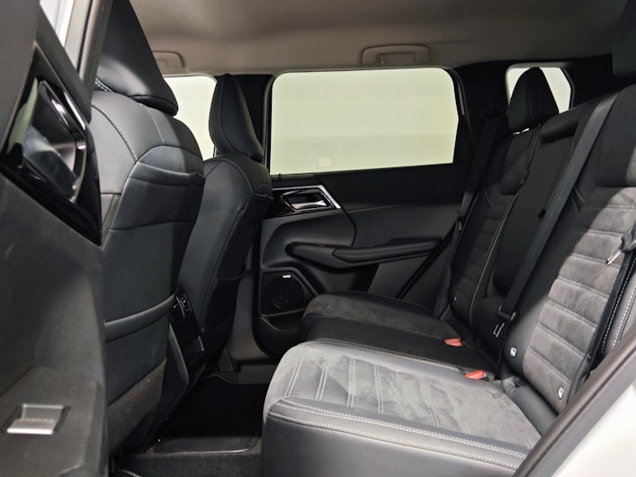 Vehicle image MITSUBISHI OUTLANDER