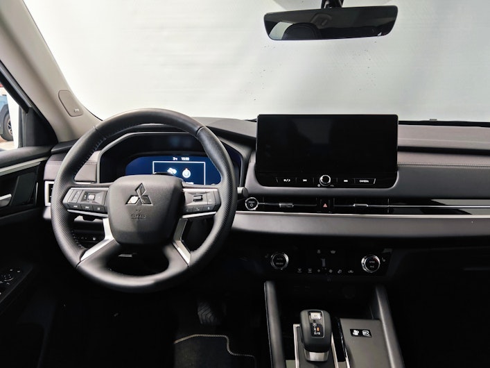 Vehicle image MITSUBISHI OUTLANDER