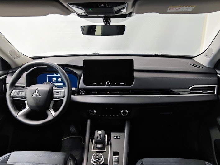 Vehicle image MITSUBISHI OUTLANDER