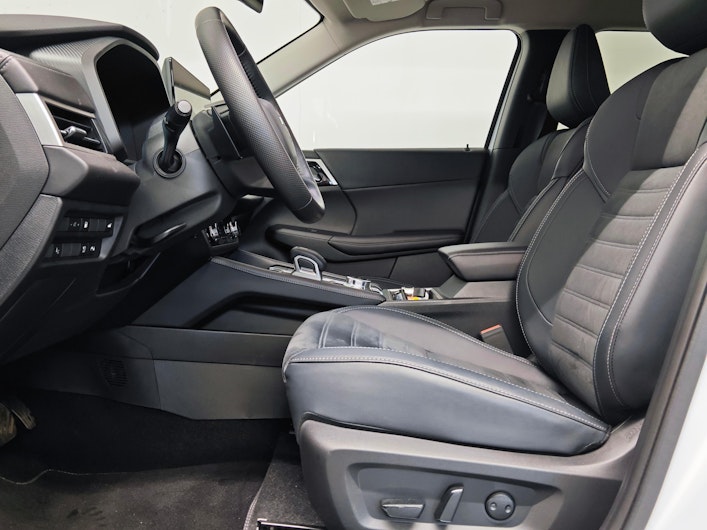 Vehicle image MITSUBISHI OUTLANDER