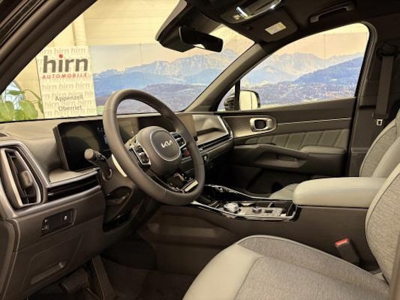 Vehicle image 4 Vehicle image 4