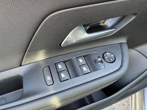 Vehicle image 9 Vehicle image 9