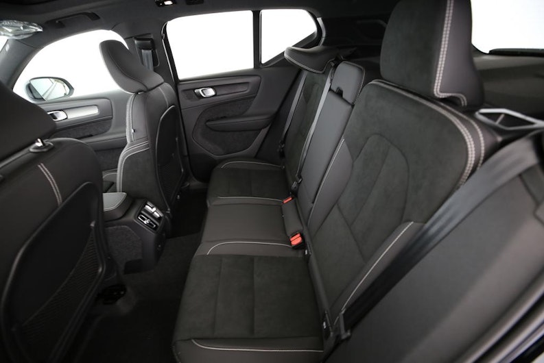 Vehicle image VOLVO EX40