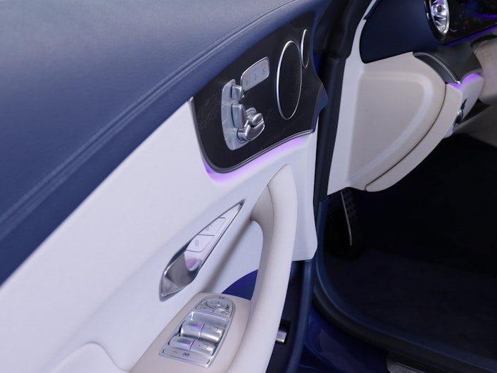 Vehicle image MERCEDES-BENZ E 200