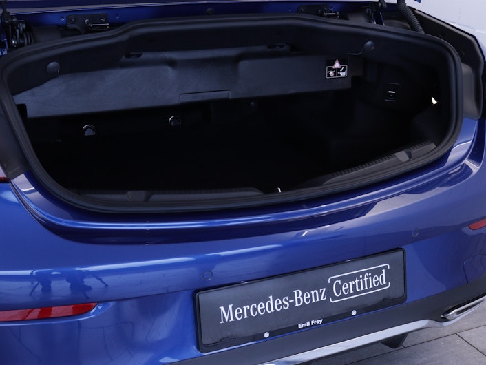 Vehicle image MERCEDES-BENZ E 200