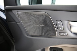 Vehicle image VOLVO XC60 2.0 T6 TE Ultra Dark eAWD