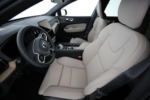 Vehicle image VOLVO XC60 2.0 T6 TE Ultra Dark eAWD