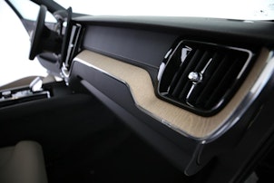 Vehicle image VOLVO XC60 2.0 T6 TE Ultra Dark eAWD