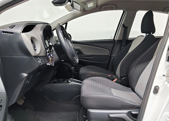 Vehicle image 4 Vehicle image 4