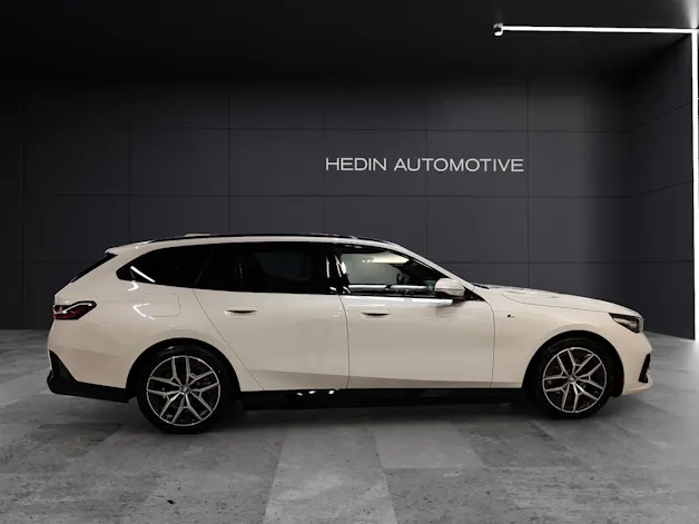 BMW 530e xDrive Touring/Attraktiven Leasingzinssatz ab 0,9 % bei Abschluss einer BMW Fahrzeugversicherung.