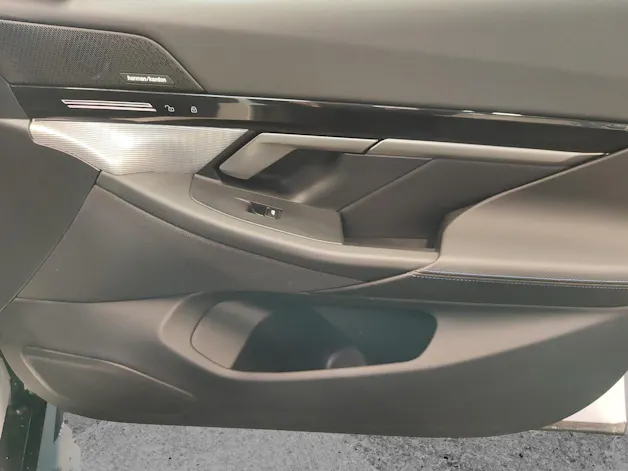 BMW 530e xDrive Touring/Attraktiven Leasingzinssatz ab 0,9 % bei Abschluss einer BMW Fahrzeugversicherung.
