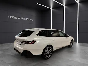 BMW 530e xDrive Touring/Attraktiven Leasingzinssatz ab 0,9 % bei Abschluss einer BMW Fahrzeugversicherung.
